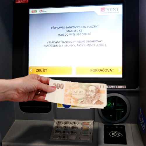 Jak uložit peníze přes vkladomat?