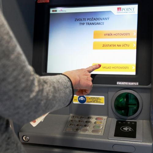 Jak uložit peníze přes vkladomat?