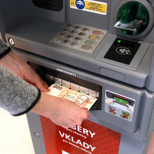 Jak uložit peníze přes vkladomat?