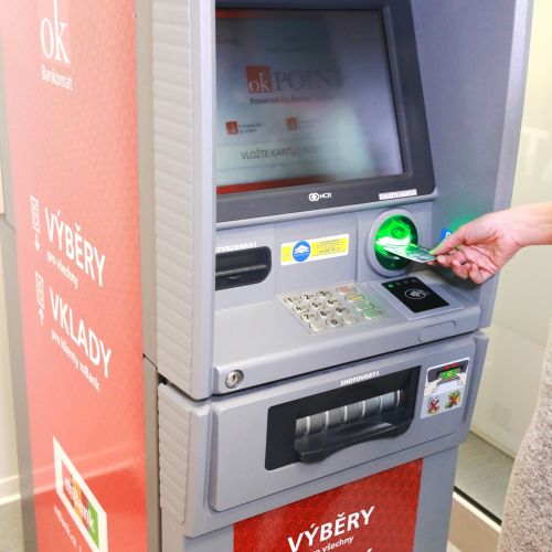 Jak uložit peníze přes vkladomat?