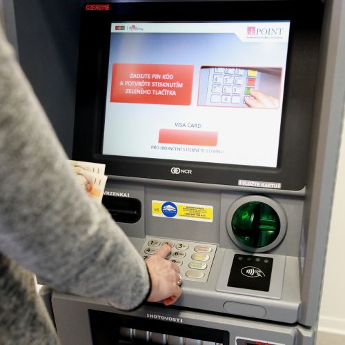Jak uložit peníze přes vkladomat?